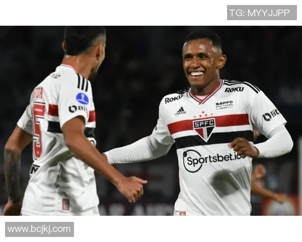 圣保罗与帕梅拉斯激战正酣直播盛况全程回顾与精彩瞬间解析