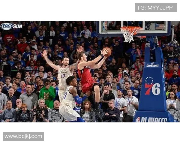 费城76人与迈阿密热火的激烈对决展现篮球魅力与团队精神 费城76人与迈阿密热火的激烈对决展现篮球魅力与团队精神