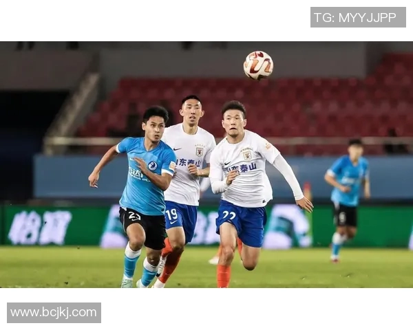 昨日中超精彩对决山东队迎战辽宁队激烈拼搏引人瞩目 昨日中超精彩对决山东队迎战辽宁队激烈拼搏引人瞩目