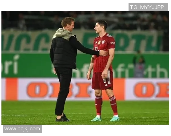 皮尔森与桑德捷斯基的精彩对决揭示足球战术与团队协作的魅力