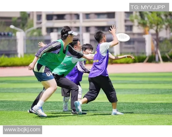 武汉飞盘队与成都飞盘队赛后复盘分析个人能力与团队配合的精彩对决